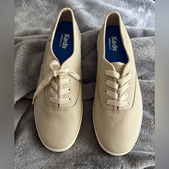 Keds Champion top colored leather Lace-Up Shoes. Brand new. Size 7.5. - Picture 1 of 3